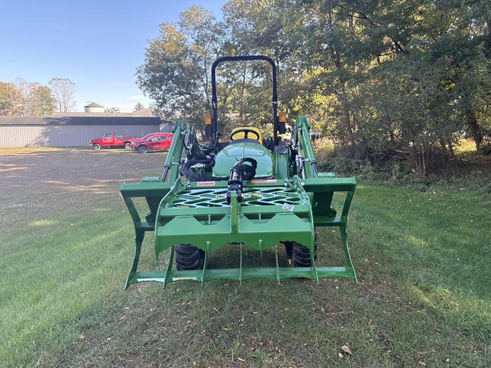 2024 3032E Compact Tractor Image 3