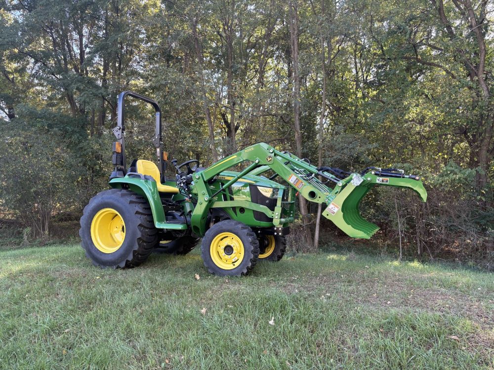 2024 3032E Compact Tractor Image 1