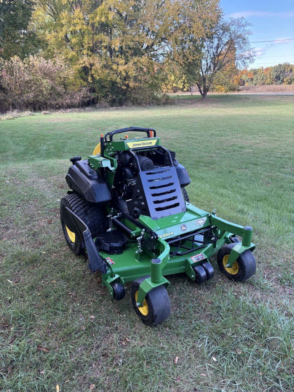 2024 Q850R Stand On Image 2